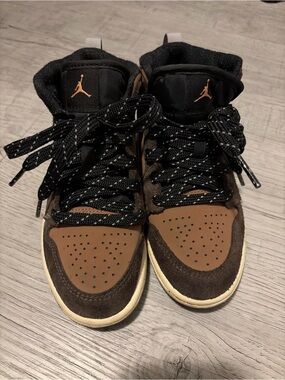 Nike boys High-Top Sneakers in Brown and Black